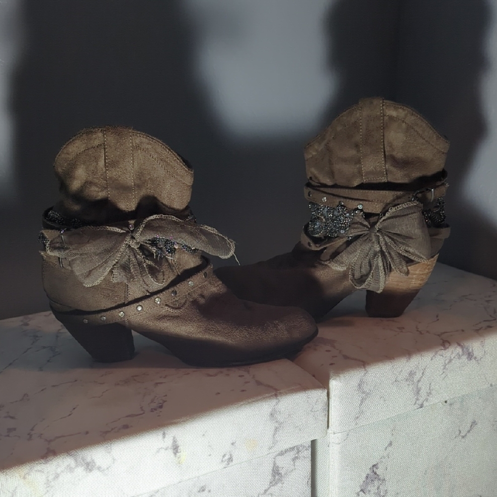 Mojo Moxy Brown Ankle Booties with Bow and Studs